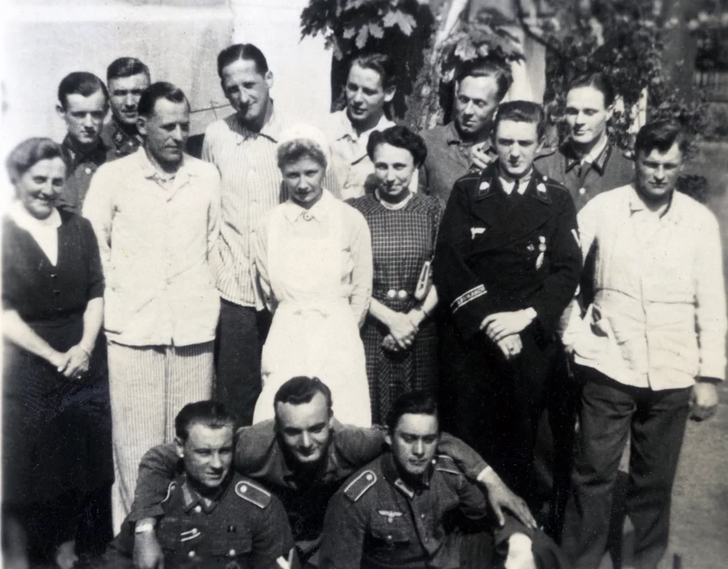 Belegschaft und Patienten eines Bad Pyrmonter Lazaretts