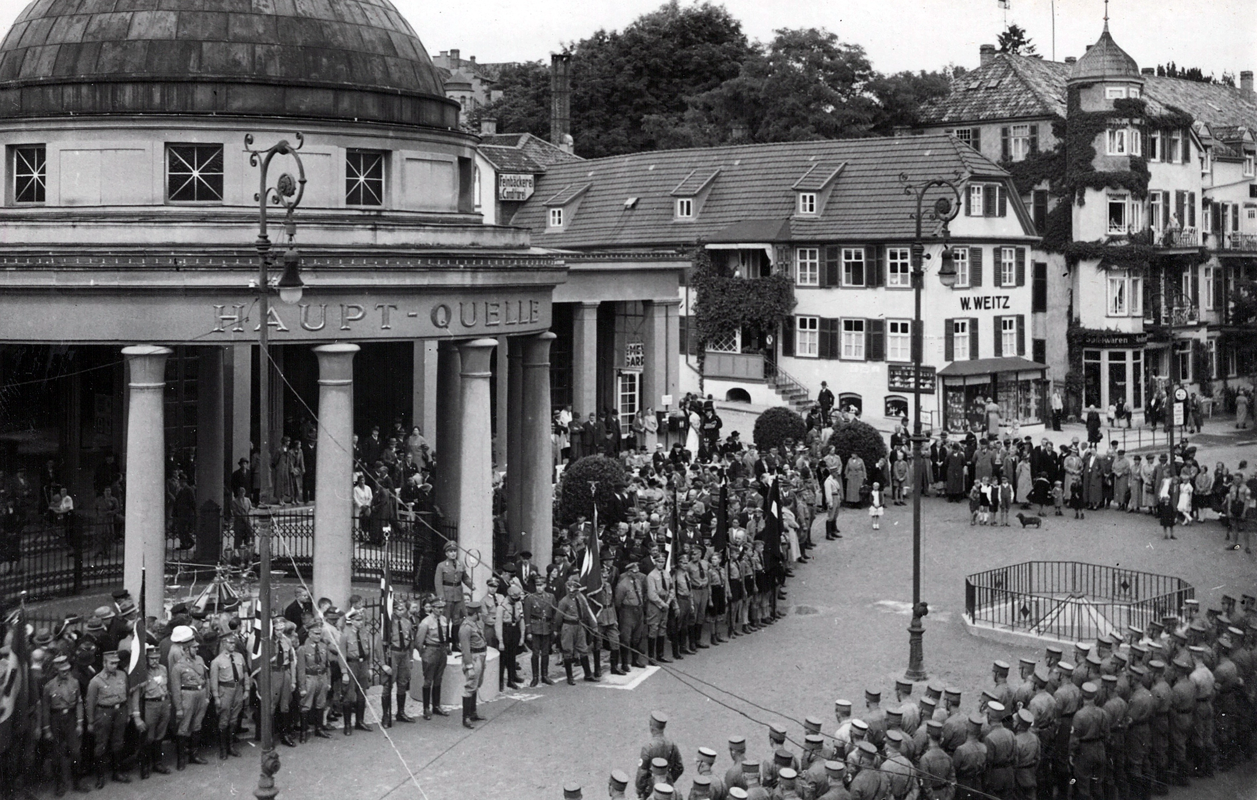 HJ-und-SA-auf-dem-Brunnenplatz